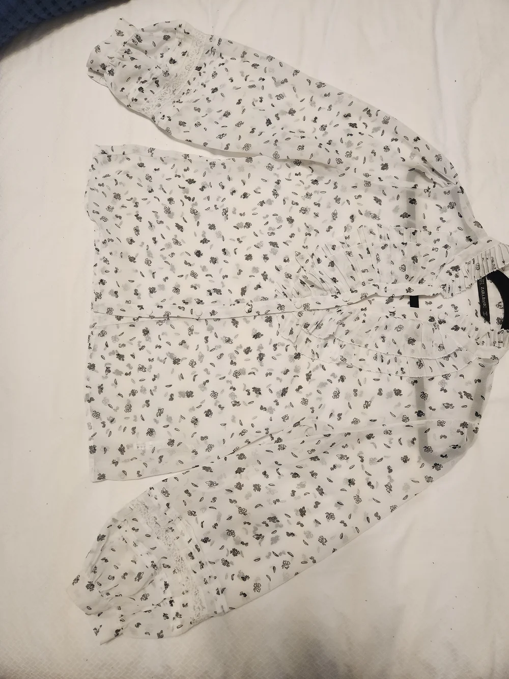 Zara White Sheer Cottagecore Blouse with Black Floral and Ruffle Collar - Sz SM